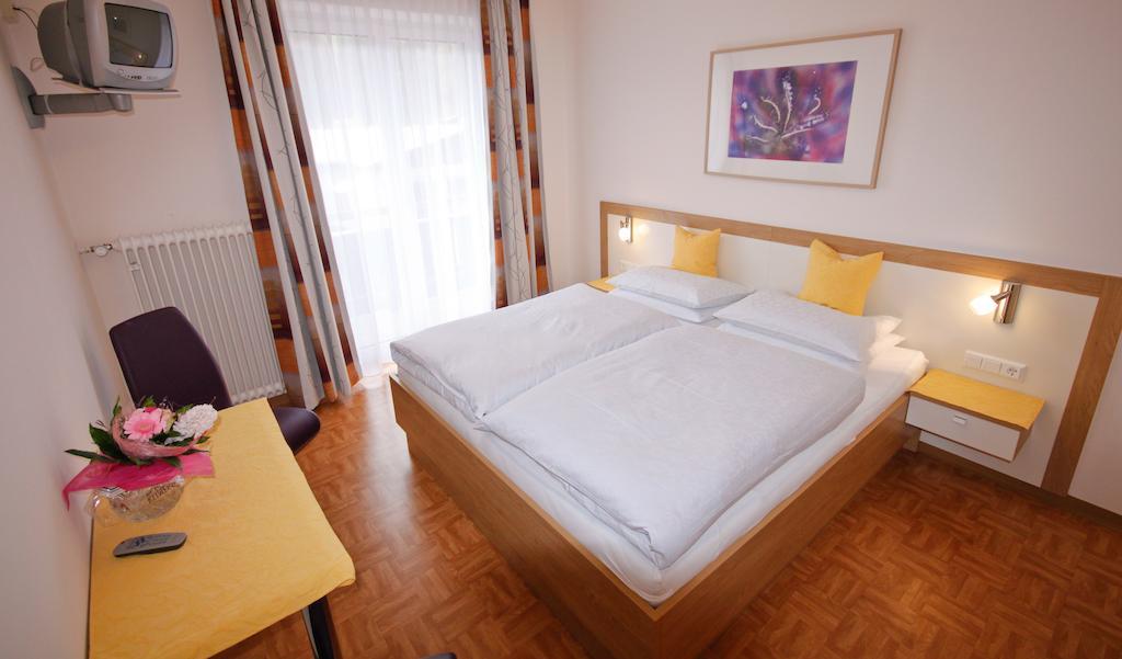Pension Vocario プファルヴェルフェン 部屋 写真